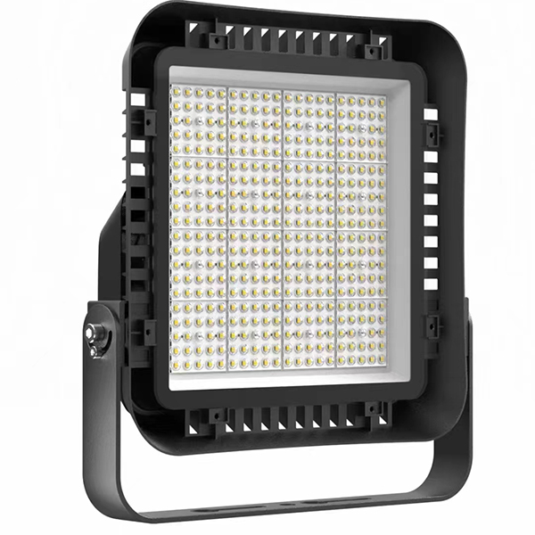 Efficient and Durable High Mast Light for Illuminating Large Areas