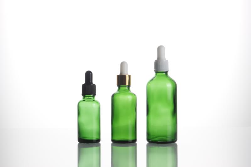 wholesale 5ml/15ml/30ml/50ml/100ml green glass round empty essential oil glass bottle with dropper pump