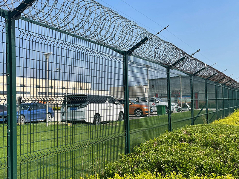 Durable Galvanized Steel Welded Curved 3d Wire Mesh Fence for Commercial Use