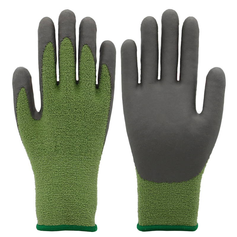 New Touch Sensitive Gloves: Stay Connected While Keeping Your Hands Warm