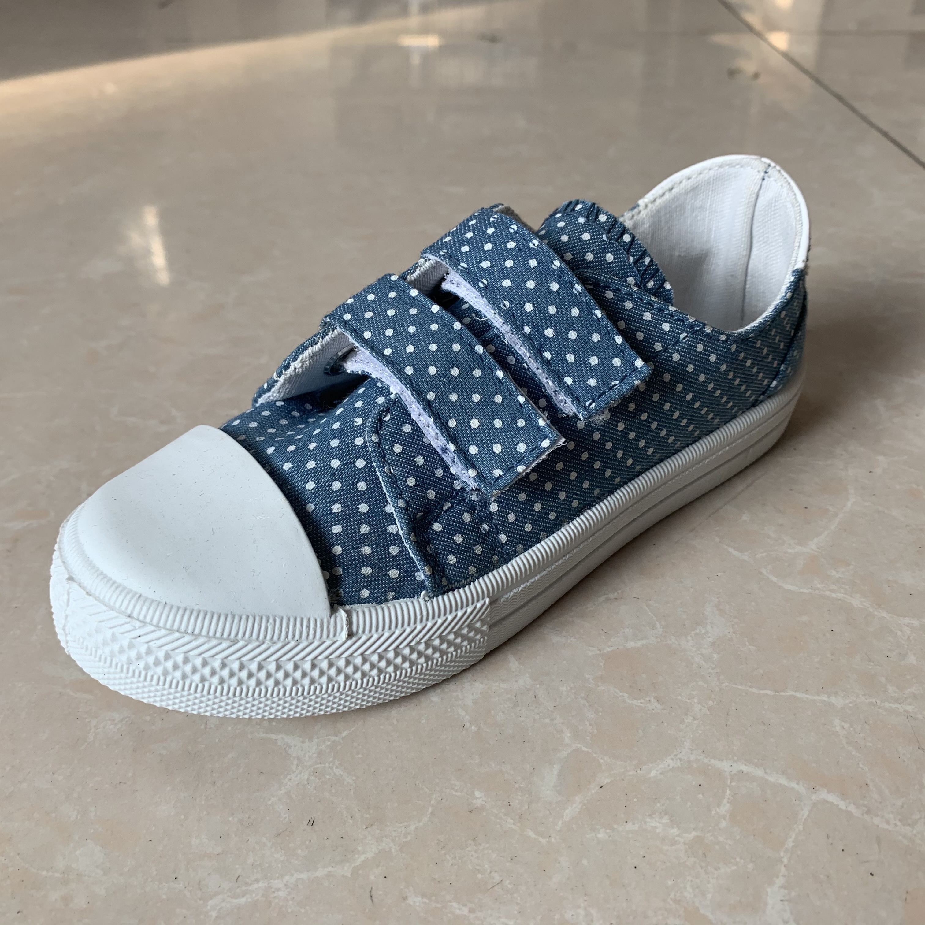 Kid's Casual Shoe With Velcro Athletic Sneaker