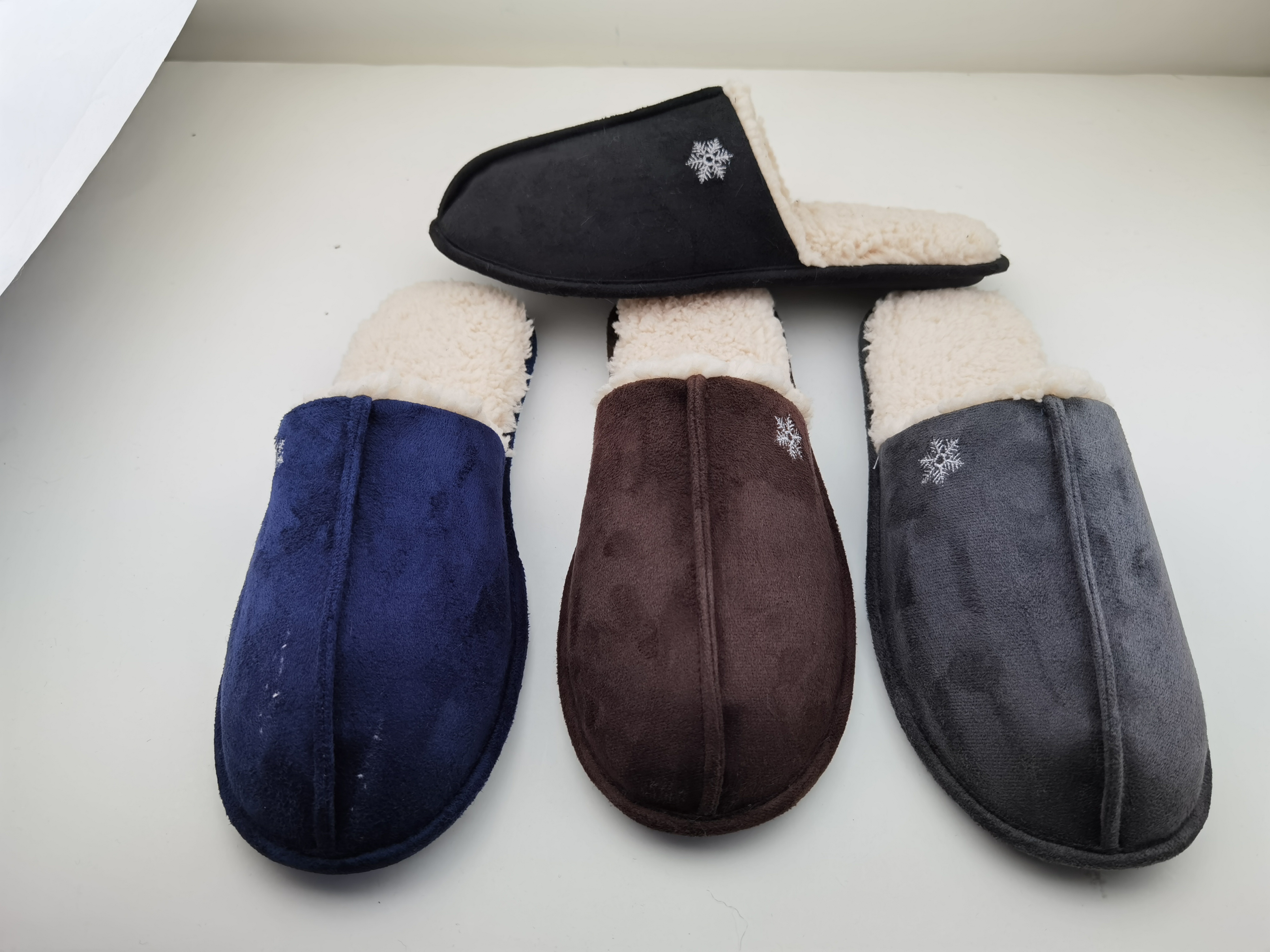 Men's Indoor Slippers With Snow Embroidery