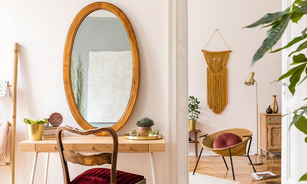 Antique Dressing Table with Mirror: A Timeless Addition to Your Bedroom Decor