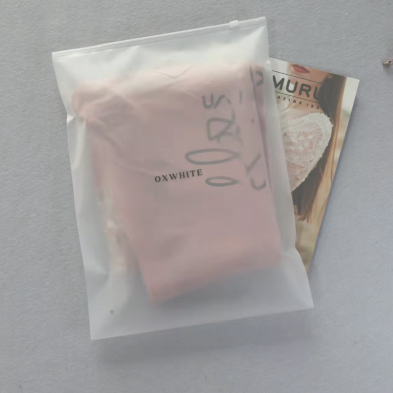 Durable frosted poly PE plastic bag with zipper for shirt packaging