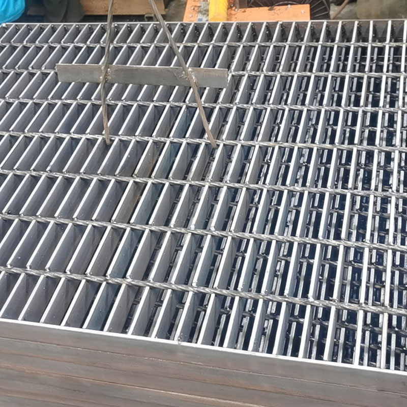 Durable Steel Grating Treads for Safe Walking and Improved Grip