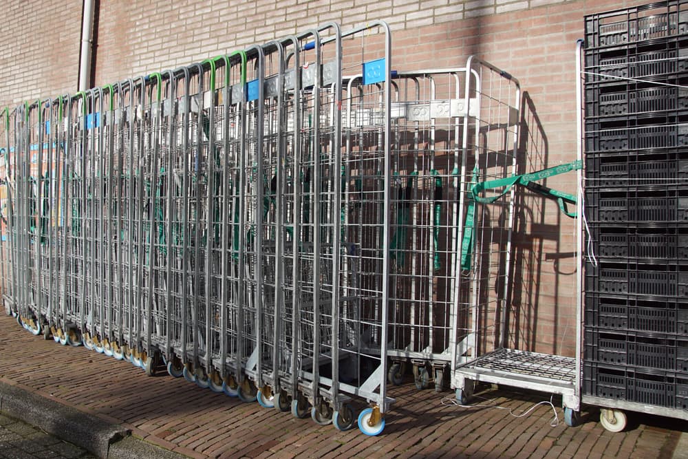 4 Benefits of Using Roll Cages for Supermarket Logistics