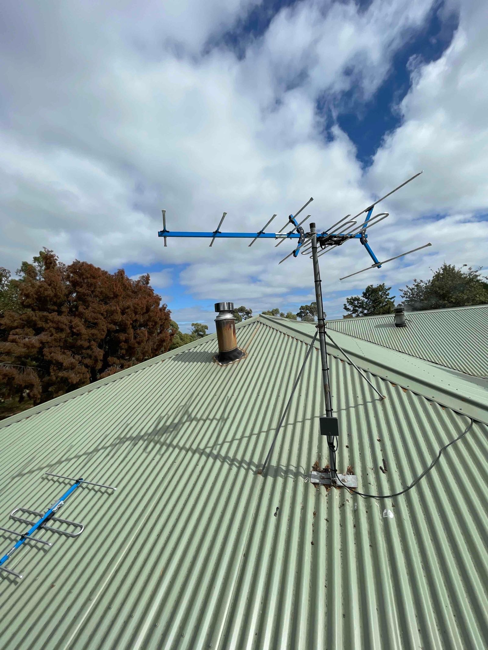 Maximizing Your TV Reception By Combining Multiple Antennas