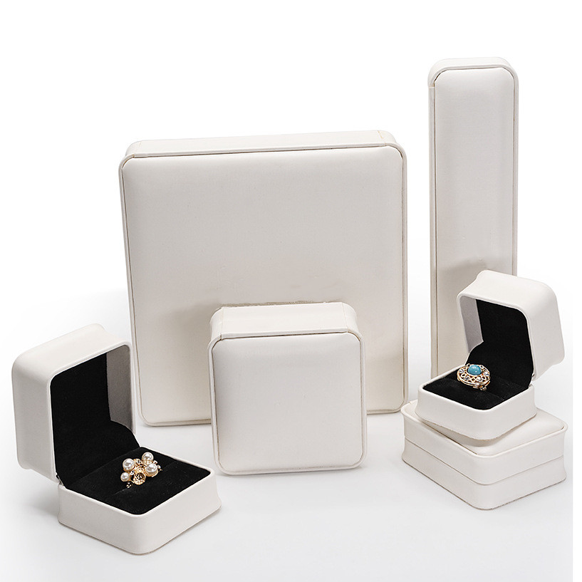 Elegant Watch Display Case for Storing and Showcasing Your Timepieces