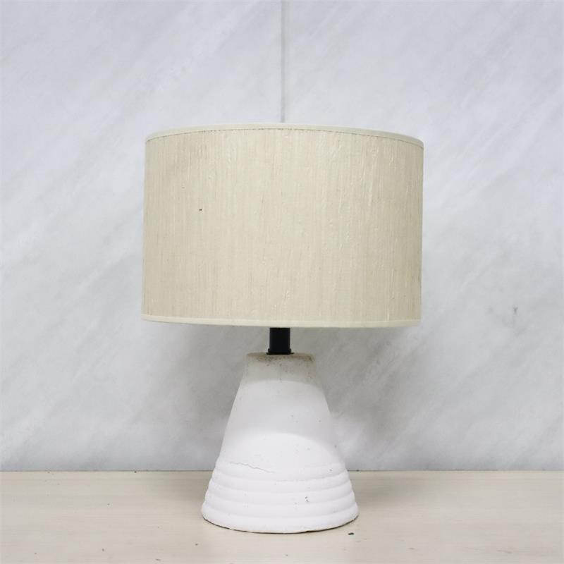 Stylish and Functional Bedroom Lamp for a Modern Look