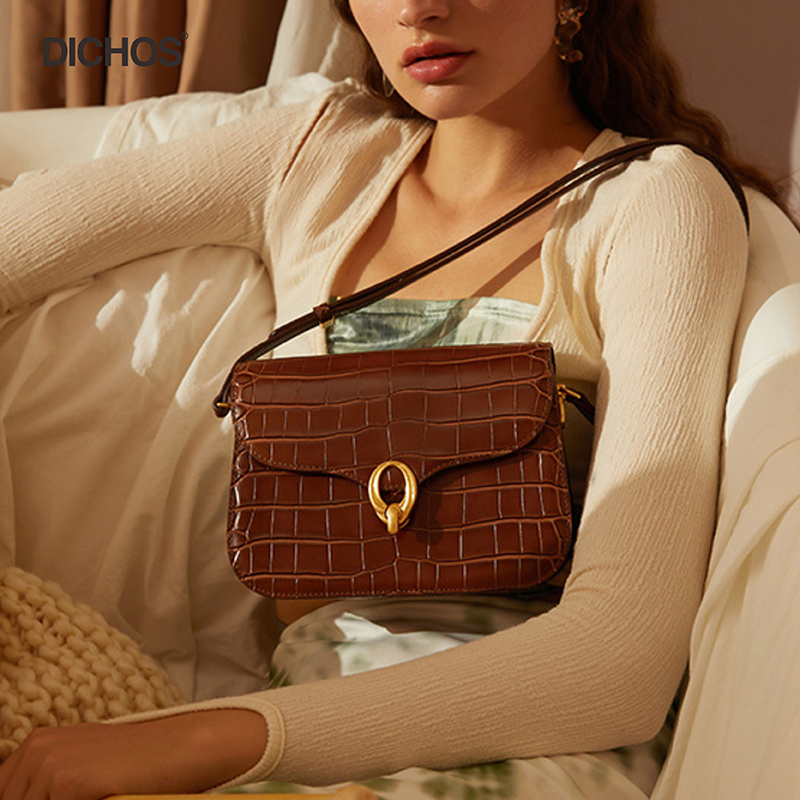 Single shoulder leather small square bag