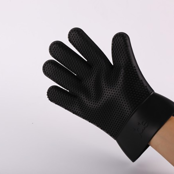 Silicone hand gloves for oven