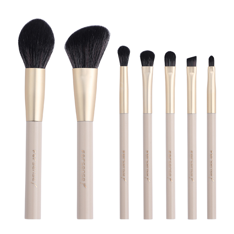 Top 10 Eyeshadow Brushes for Flawless Makeup Application