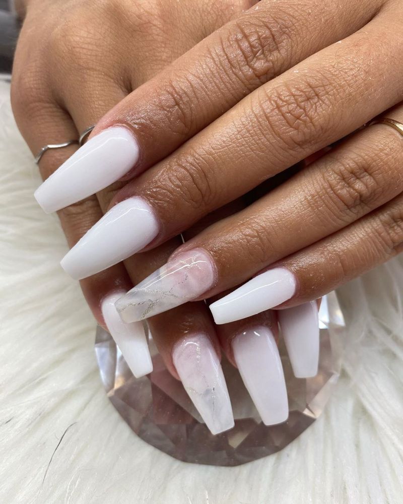 21 Chic White Acrylic Nails to Copy | Beauty