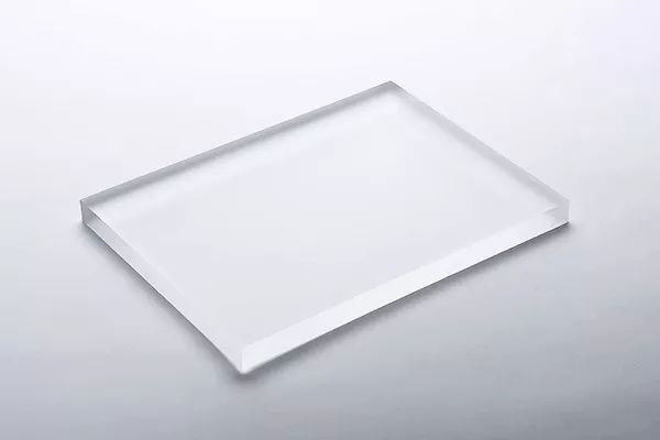 Super transparent and barrier-free ultra-white glass