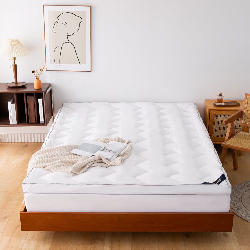 High-quality Duck Feather Duvet for a Cozy Night's Sleep