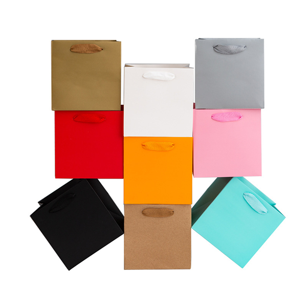 Hot Sale China Custom Paper Bag Square Gift Clothing Packaging Kraft Paper Bags