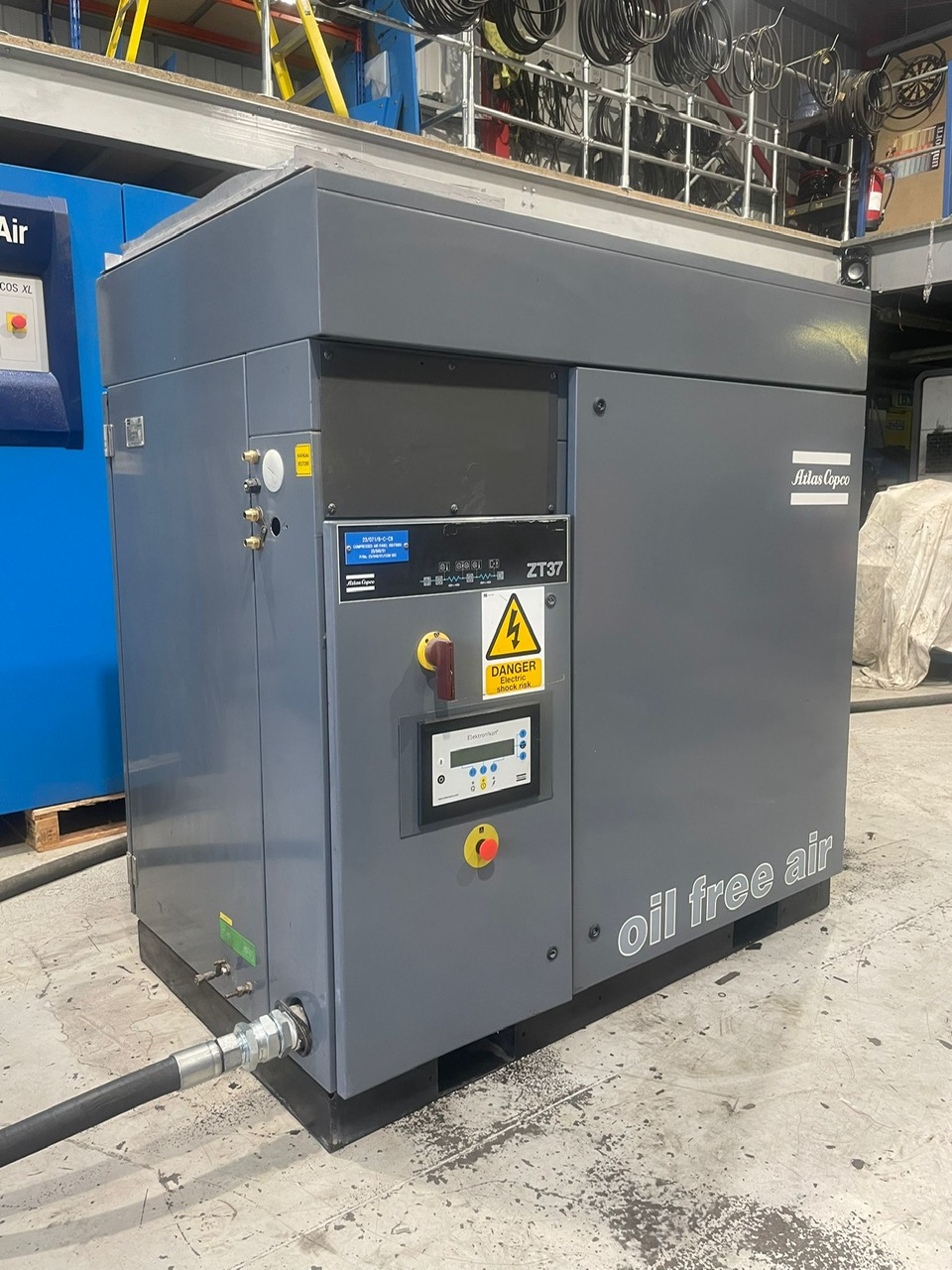 Oil-Free Twin Screw Compressor with Flash Cooling: Advancing Efficiency and Reducing CO2 Emissions