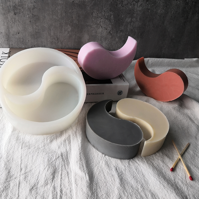 J149 New Design Handmade Craft Gift Aromatic Plaster Candle DIY Ying Yang Silicone Mould Tai Chi Yin Yang Candle Mold