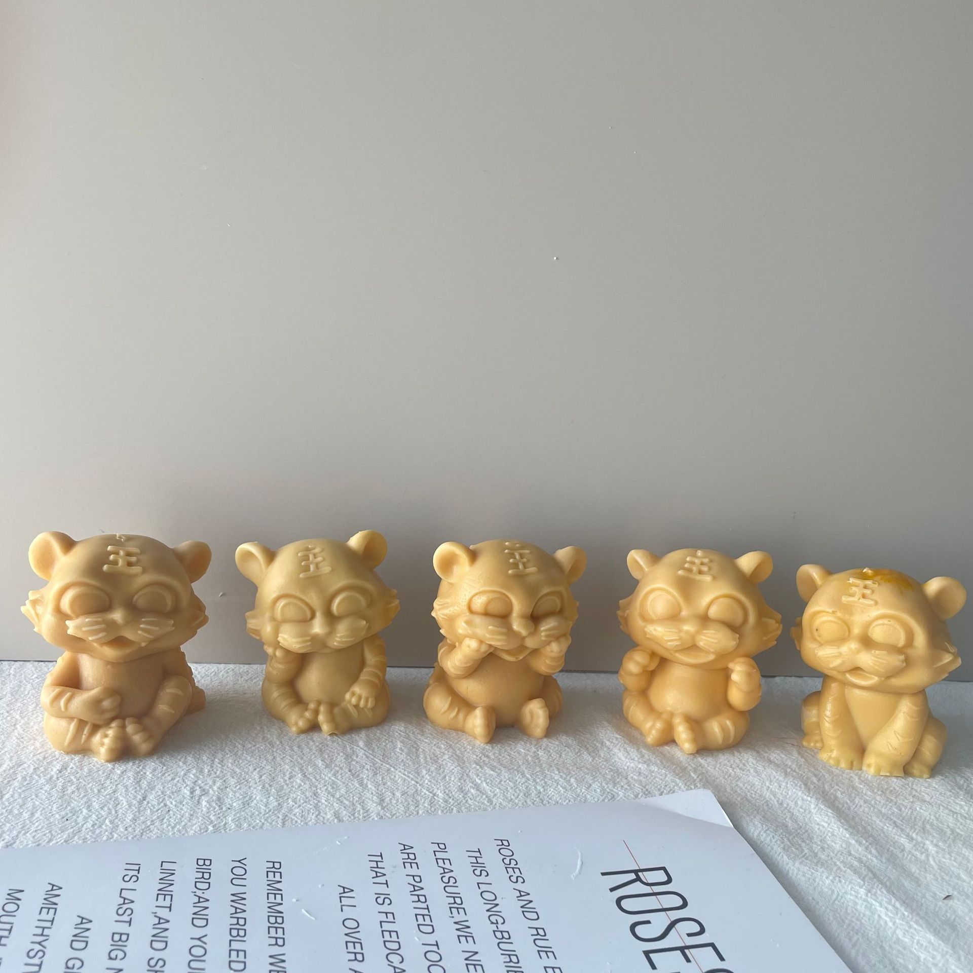 J6-115 2022 New Design DIY Chinese Traditional Tiger New Year  Mould 3D Cute Tiger Silicone Candle Mold
