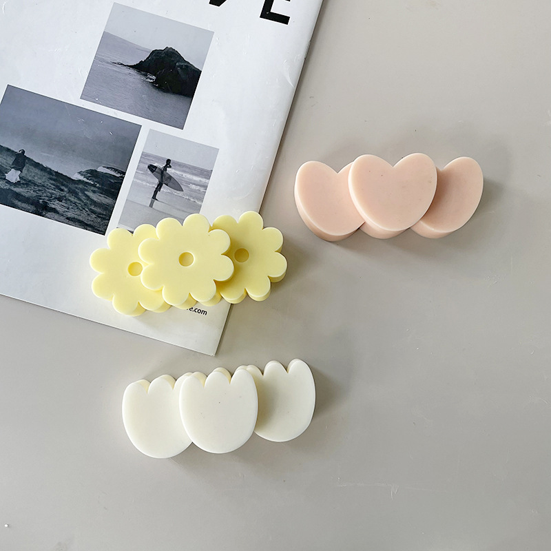 J1190 DIY Aromatherapy Plaster Soap Silicone Mold 3 Cavity Flower Rose Love Heart Candle Mold