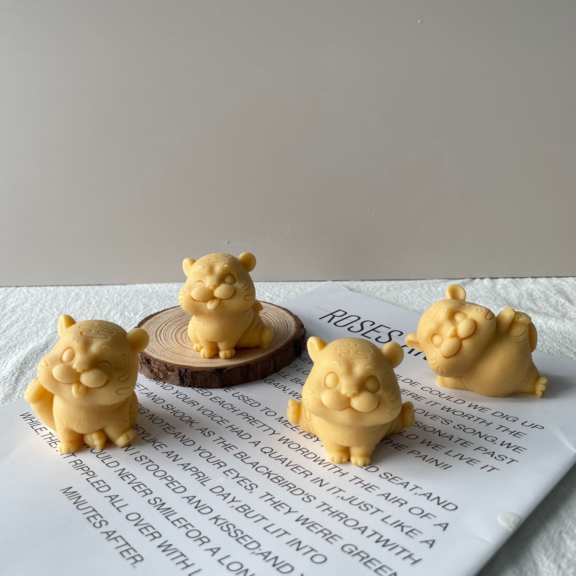 J6-96 2022 New Design Cute Tiger Silicone Soap Mold DIY Gypsum Ornaments Making Mould 3D Tiger Silicone Candle Mold