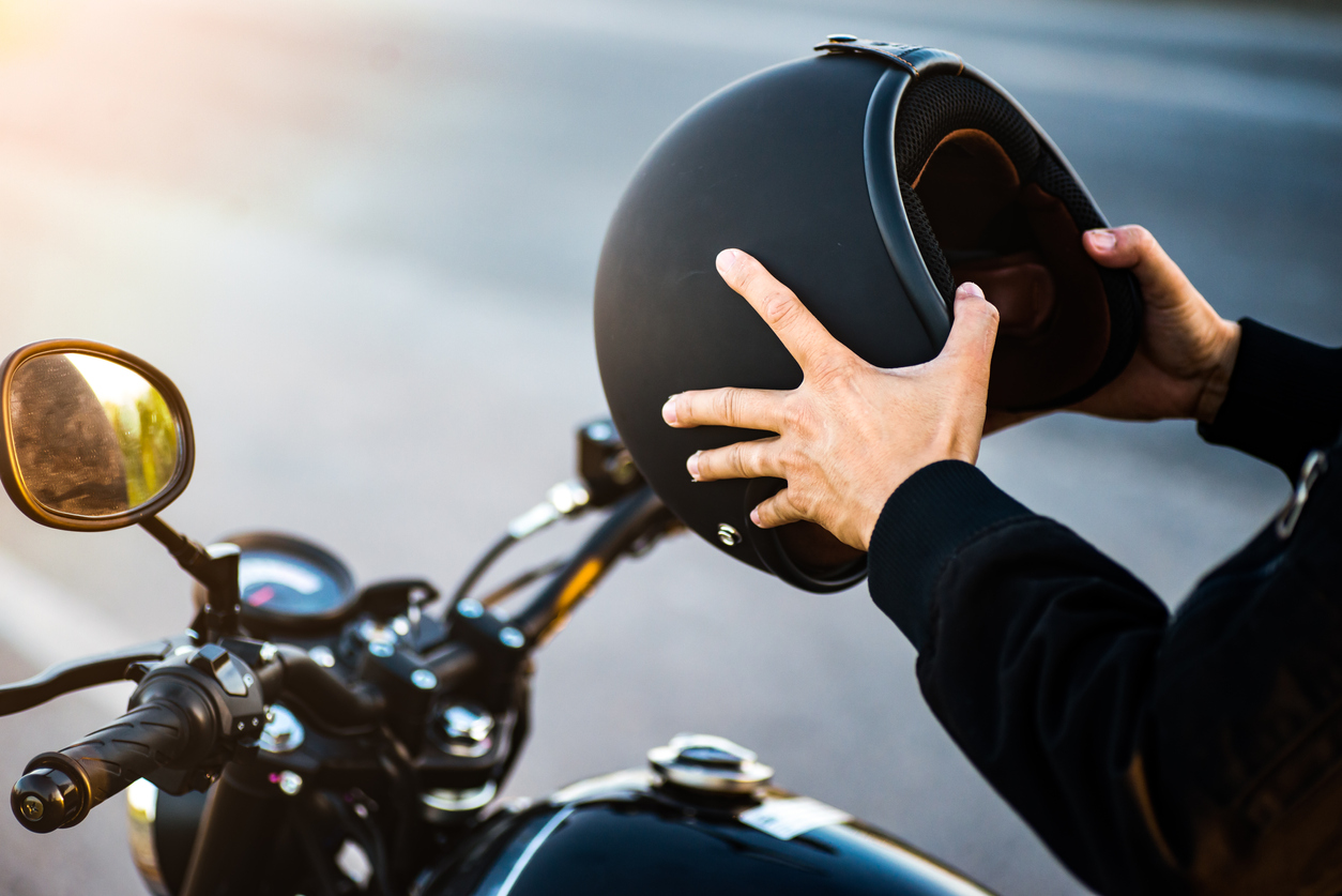 How Helmets Impact Motorcycle Insurance Prices in Non-Mandatory Medical Coverage States