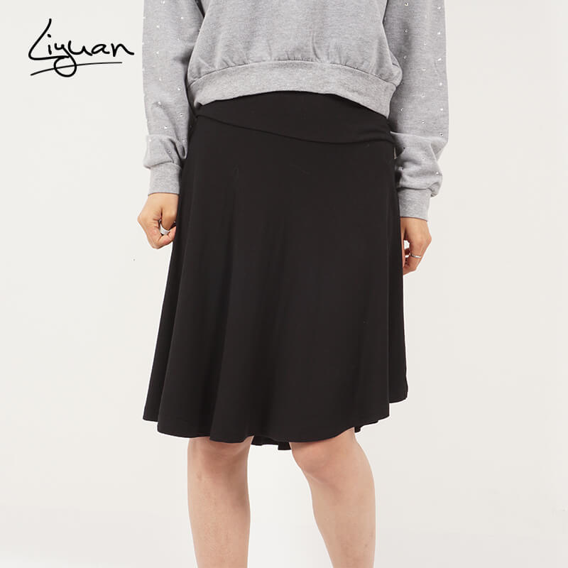 Women's Black Pleated Skirt is Gentle and Elegant
