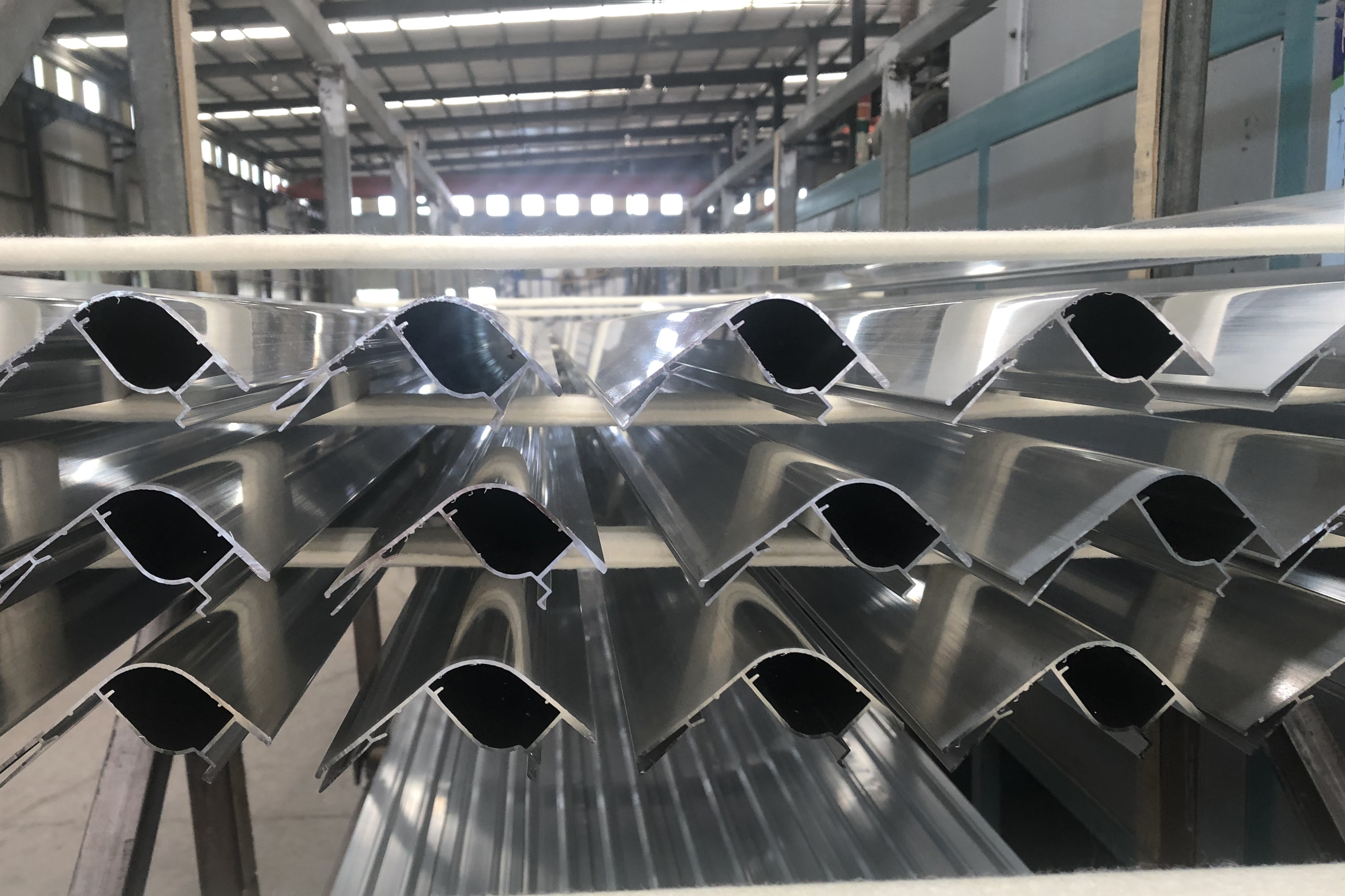 Aluminium Extrusion for Auto and Commercial vehicle