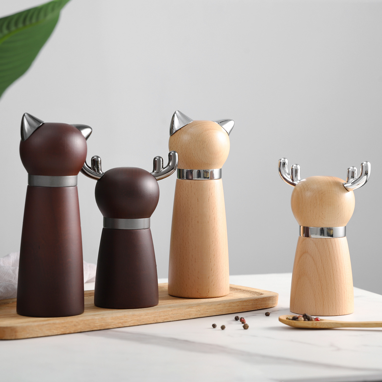 Animal-Shaped Beech Wood Spice and Herb Mills with Unique Design