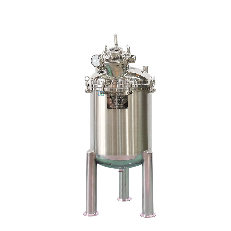 Vacuum aseptic storage tank