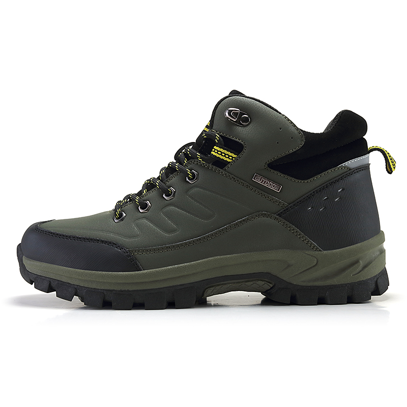 Durable and Warm Mid-Top Hiking Boots for Winter Adventuring