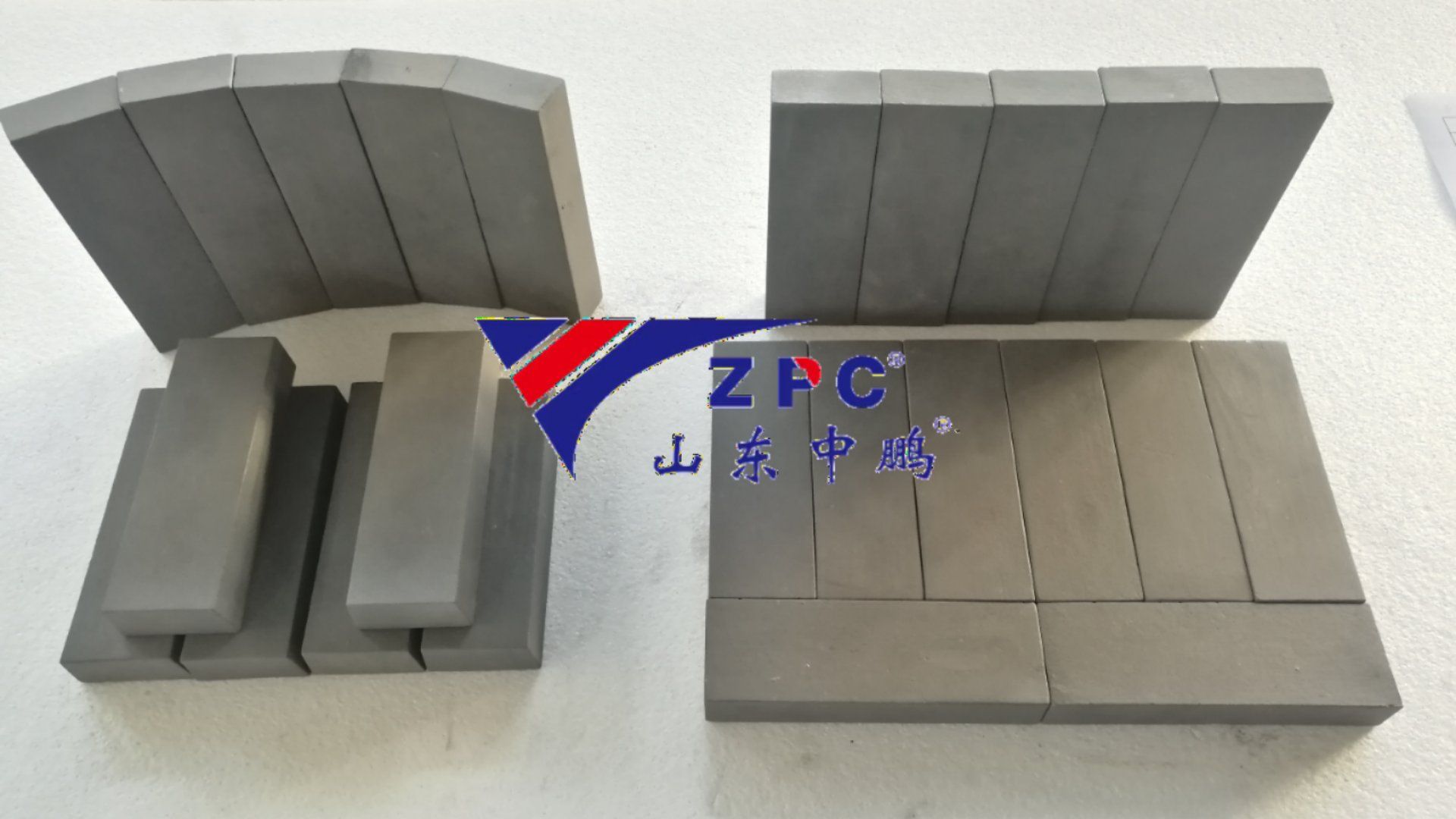 Wear resistant and corrosion-resistant silicon carbide ceramic pipe tiles