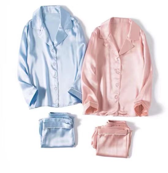 Stylish Printed Satin Pajamas for a Comfortable Night's Sleep