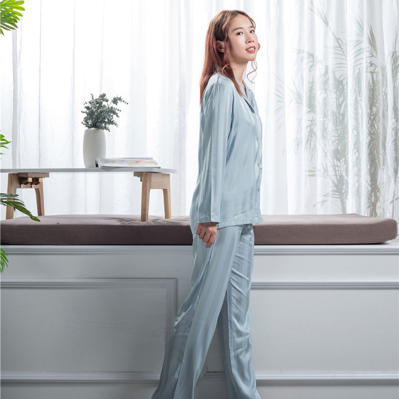 Luxurious Silk Nightwear Set - The Perfect Way to Unwind After a Long Day