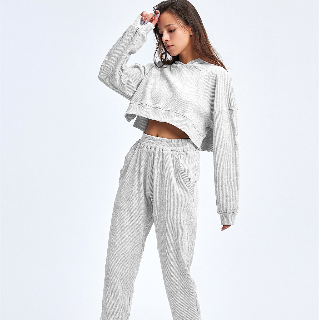 Custom women clothing design crop top hooded sweatshirts and jogger sweatpants suit with logo